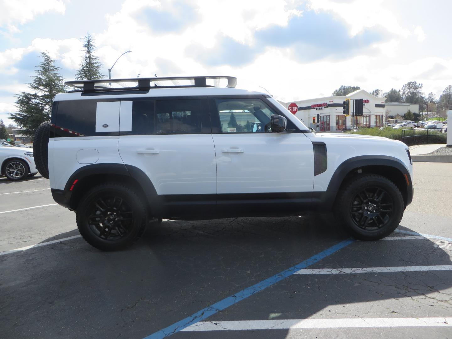 2022 White Land Rover Defender 110 S (SALEJ7RX6N2) with an 2.0L L4 DOHC 16V engine, 8A transmission, located at 2630 Grass Valley Highway, Auburn, CA, 95603, (530) 508-5100, 38.937893, -121.095482 - Photo#3